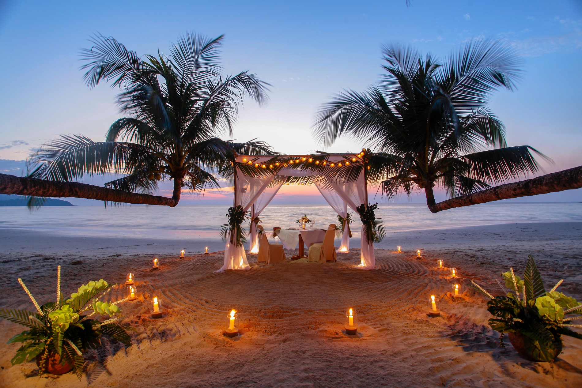 Dîner romantique sur la plage en haute saison - L'évasion parfaite pour les couples 2 main pic 01 7 | High Season Pool Villa & Spa
