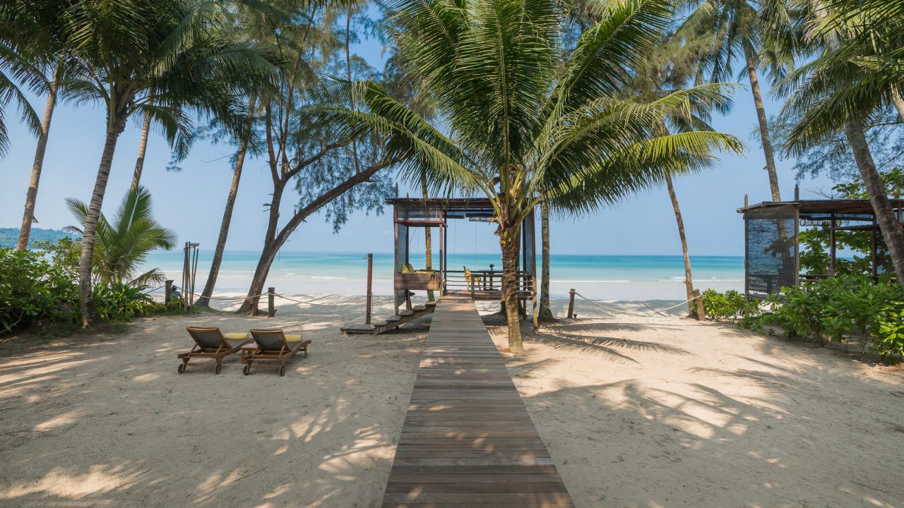 BEACHFRONT SUITE POOL VILLA