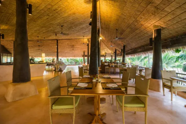 BEACHFRONT RESTAURANT 4 25
