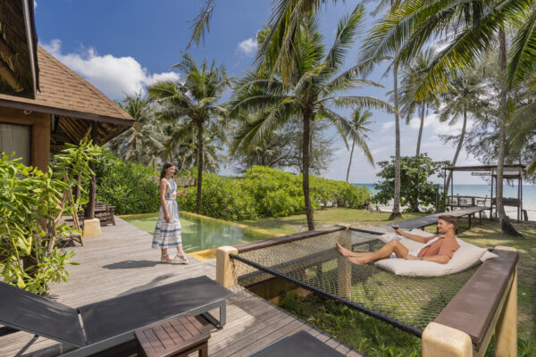 BEACHFRONT SUITE POOL VILLA 1 1) Beachfront Suite Pool Villa