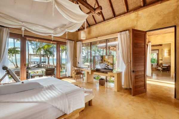 BEACHFRONT SUITE POOL VILLA 10 6) Beachfront Suite Pool Villa