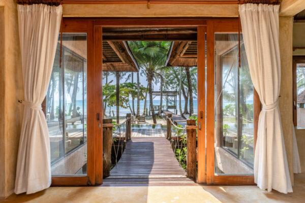 BEACHFRONT SUITE POOL VILLA 11 7) Beachfront Suite Pool Villa